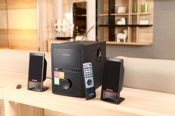 Microlab M700BT Aktivni drven zvucnici 2.1 46W RMS(18W,2x14W) SD, USB, FM, Bluetooth, daljinski, 3.5 - Слика 3