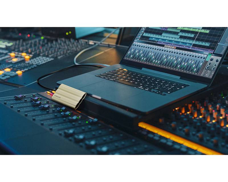 SAMSUNG Portable T7 Shield 4TB crni eksterni SSD MU-PE4T0S - Слика 2