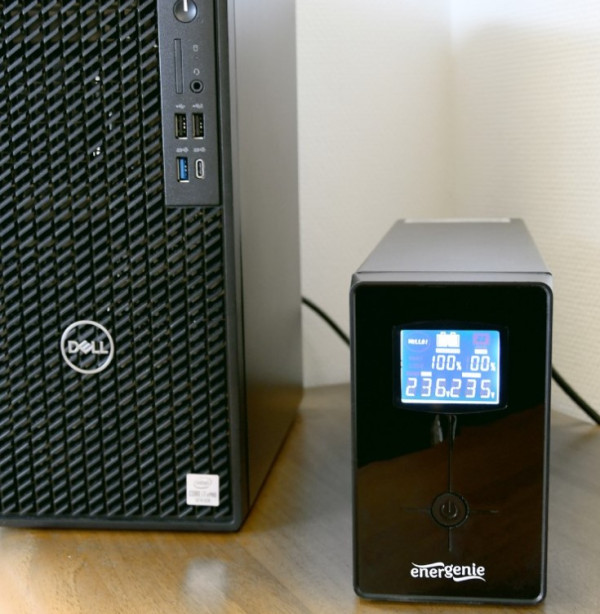 EG-UPS-034 Gembird UPS sa stabilizatorom 1500VA 900W LCD - Слика 4